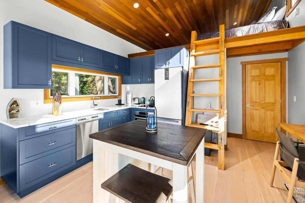 Kingfisher Manor Villa Sooke Exteriör bild