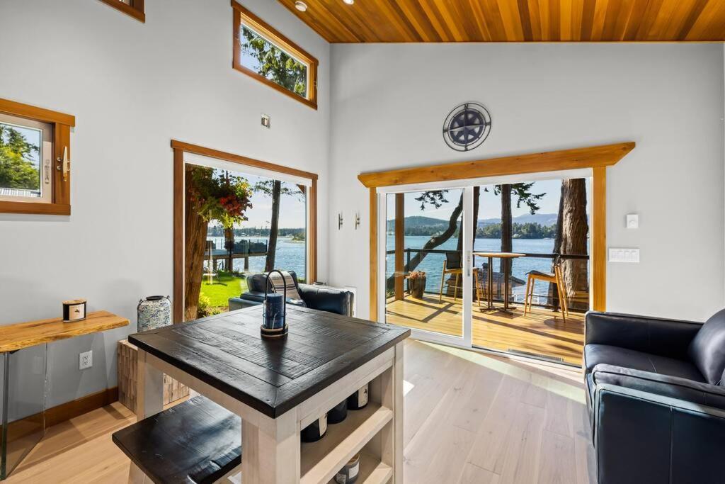 Kingfisher Manor Villa Sooke Exteriör bild