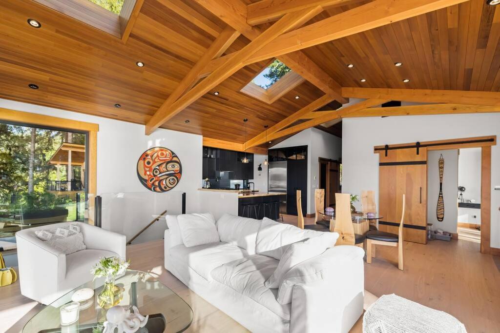 Kingfisher Manor Villa Sooke Exteriör bild