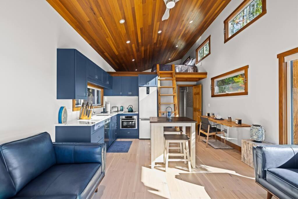 Kingfisher Manor Villa Sooke Exteriör bild