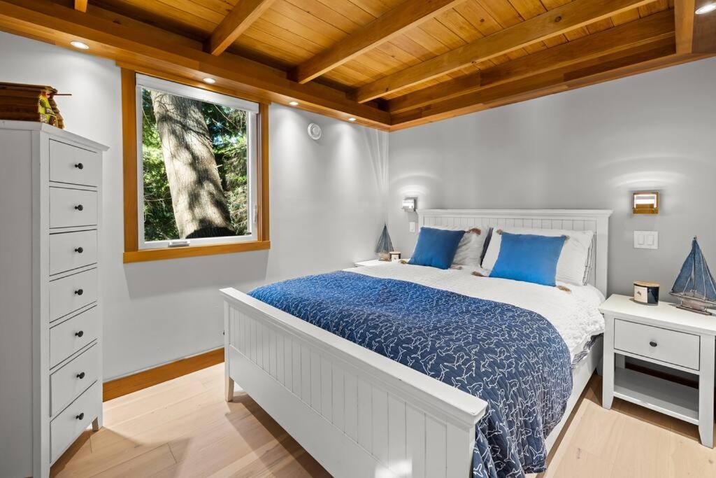 Kingfisher Manor Villa Sooke Exteriör bild
