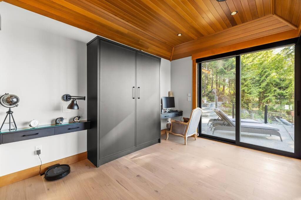 Kingfisher Manor Villa Sooke Exteriör bild