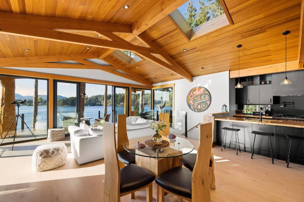 Kingfisher Manor Villa Sooke Exteriör bild