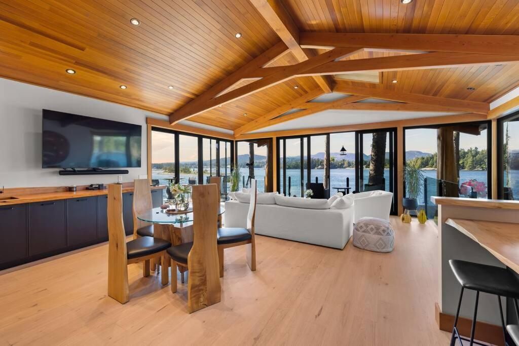 Kingfisher Manor Villa Sooke Exteriör bild