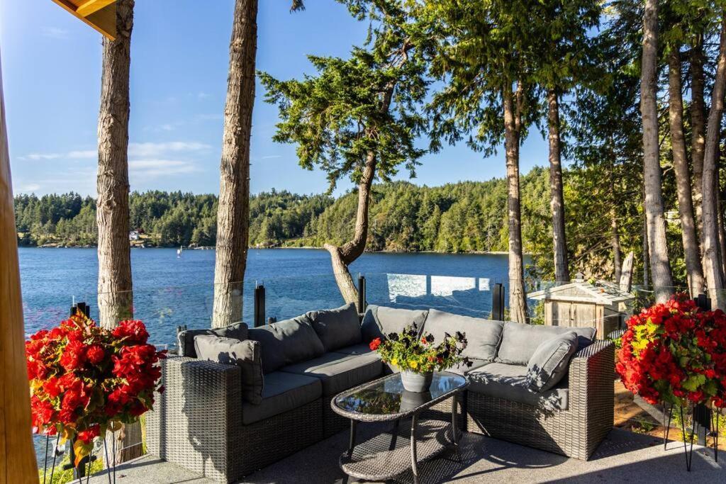 Kingfisher Manor Villa Sooke Exteriör bild